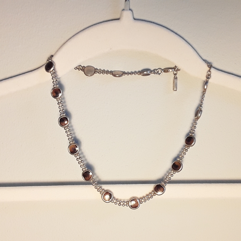 💚2/$25💚 Guess Y2K Silver and Brown Necklace Vintage Women's Jewelry